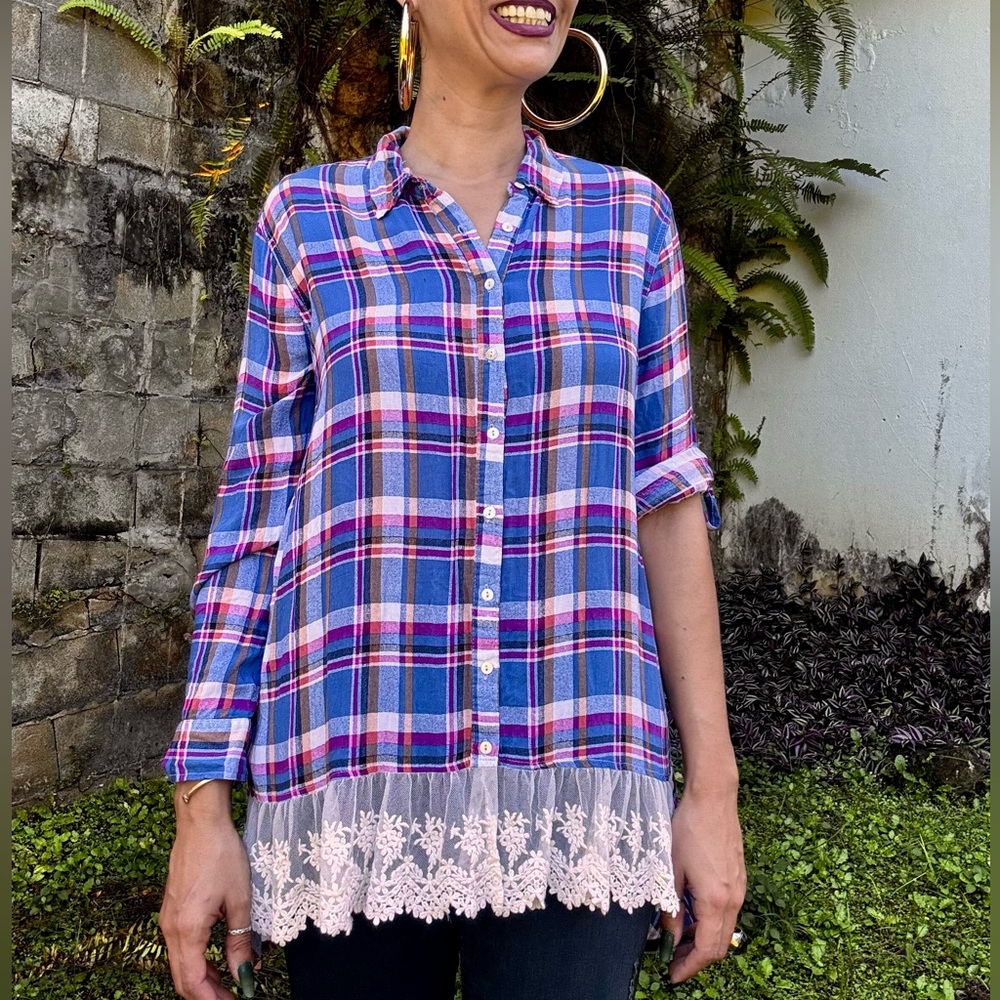 Altered state plaid long sleeve tunic smock shirt. lace hem